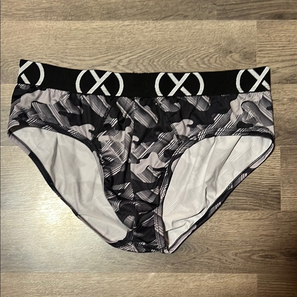 2xist Black and Gray Camo Briefs - Picture 1 of 1